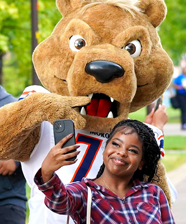 Benny taking a selfie with a female student