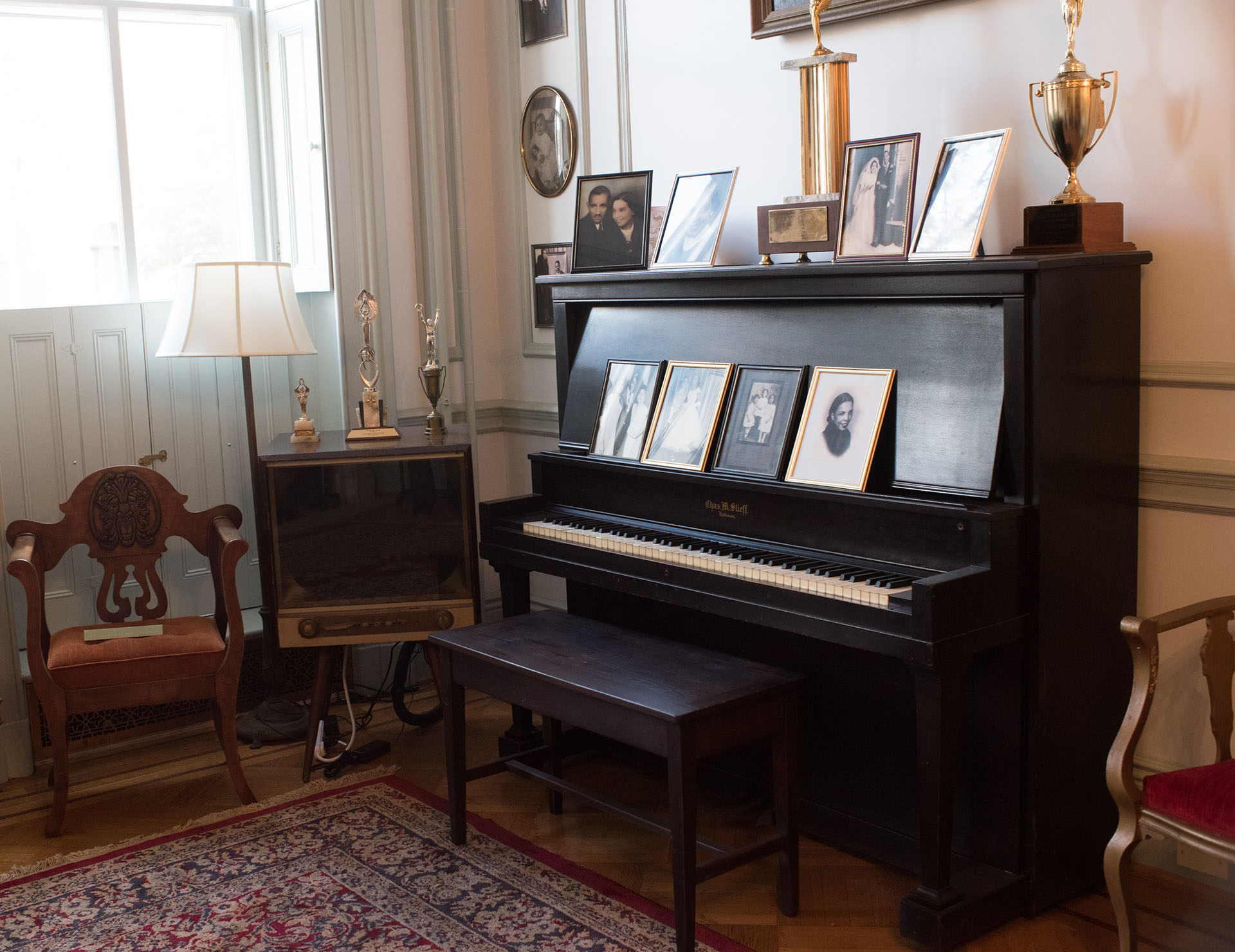 piano in the jackson museum