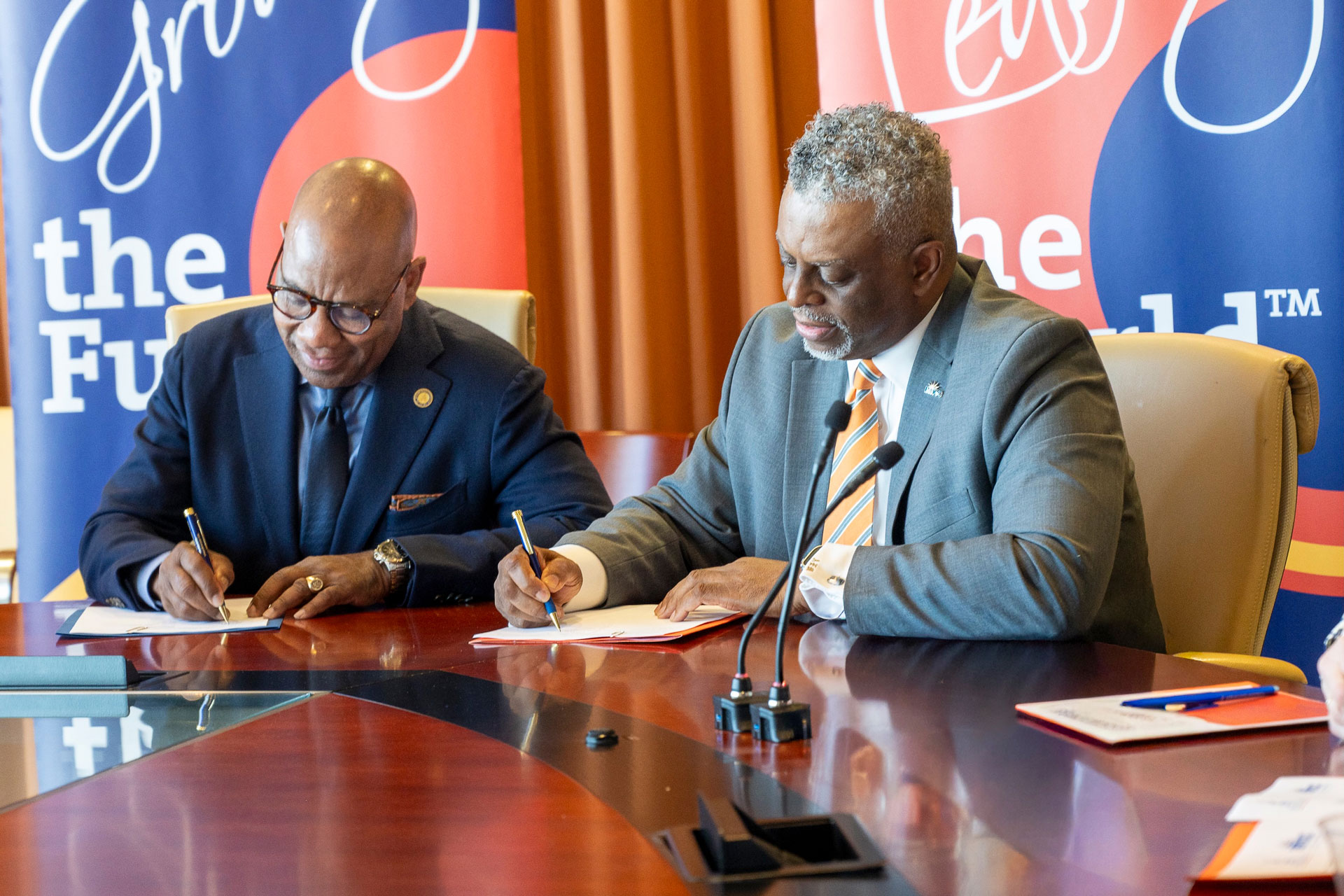 Presidents David K. Wilson and Anthony E. Munroe sign historic agreement between MSU and BMCC.