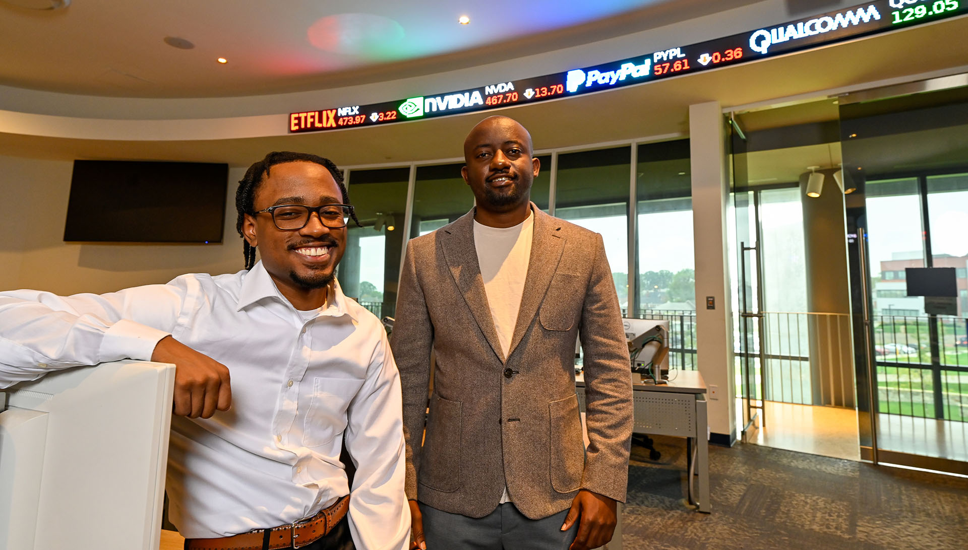 George Micheni, director of the Graves School&rsquo;s Capital Markets Lab and advisor to the Investment Club, poses with a student in the Capital Markets Lab.