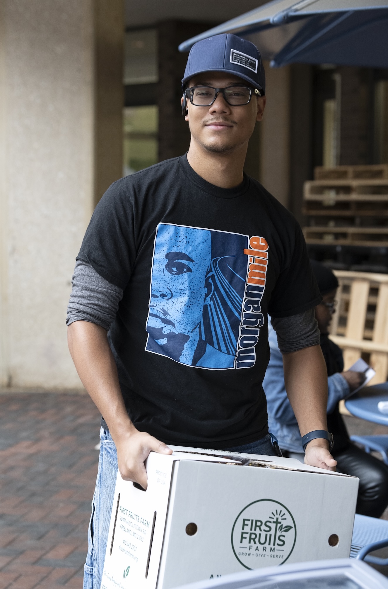 Morgan State student volunteers at the University's Food Resource Center